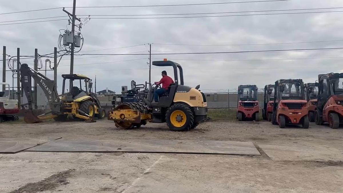 Used 2016 VOLVO SD45 SINGLE DRUM