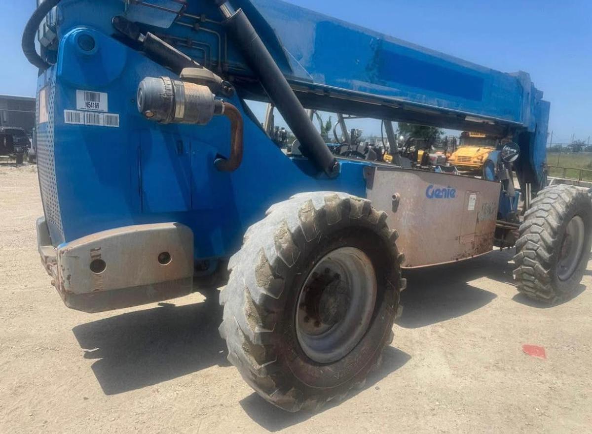 Used GENIE GTH 1056