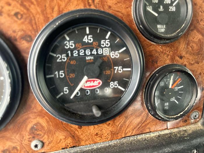 Used 2001 PETERBUILT 357 CRANE TRUCK