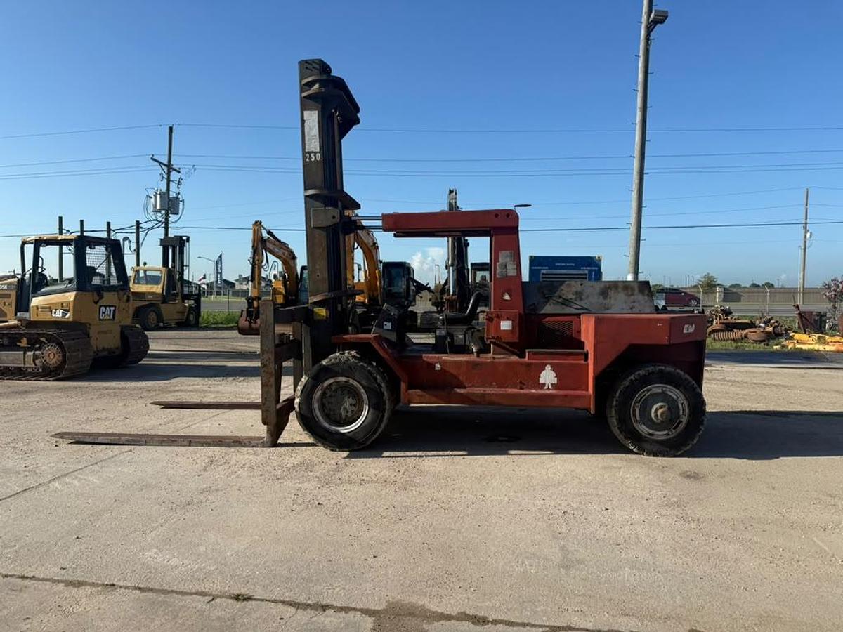 Used TAYLOR WPY-25-OF FORKLIFT