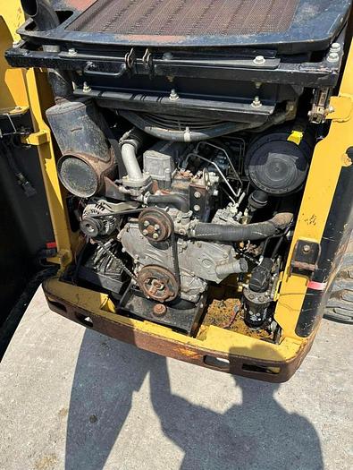 Used 2007 CAT 236B SKID LOADER