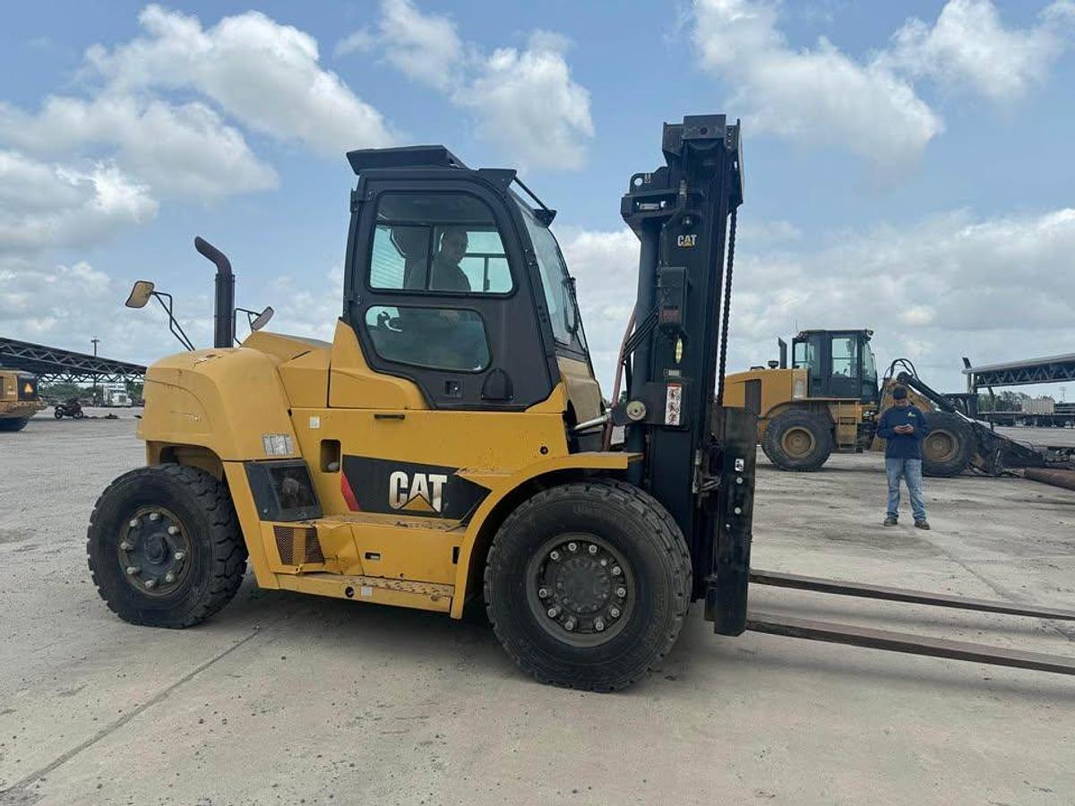 Used 2012 CAT FORKLIFTS