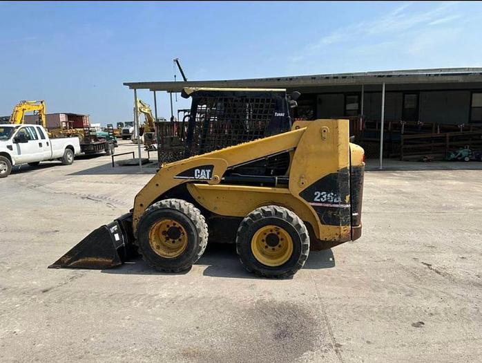 Used 2007 CAT 236B SKID LOADER