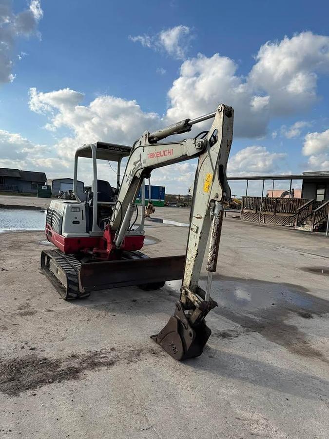 Used 2010 TAKEUCHI TB 235R