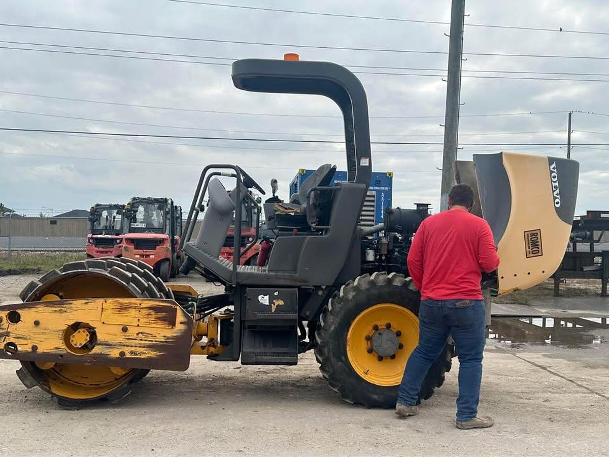 Used 2016 VOLVO SD45 SINGLE DRUM