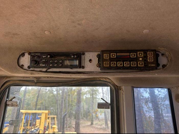 Used 2005 HYUNDAI HL 740-7 WHEEL LOADER