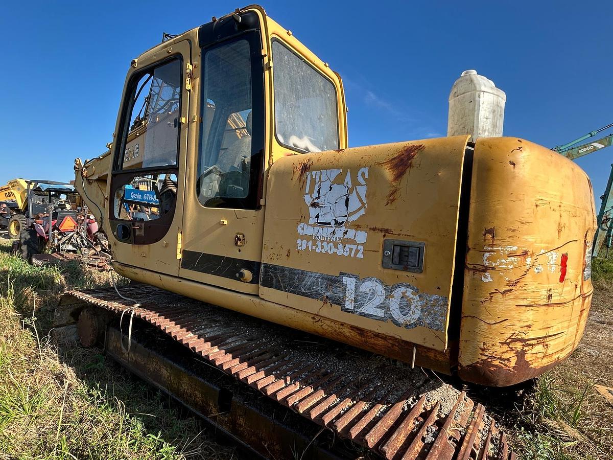 Used 2000 JOHN DEERE 120