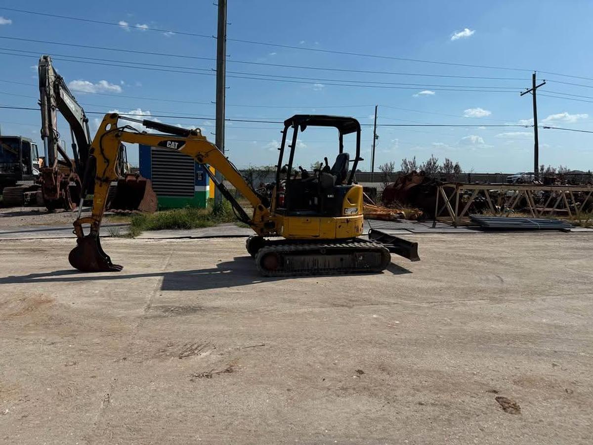Used 2016 CAT 303.52CR MINI EXCAVATOR