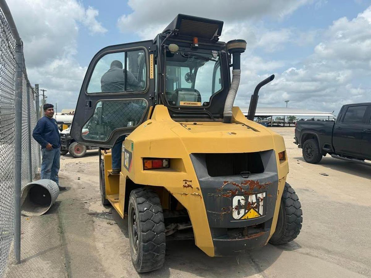 Used 2012 CAT FORKLIFTS