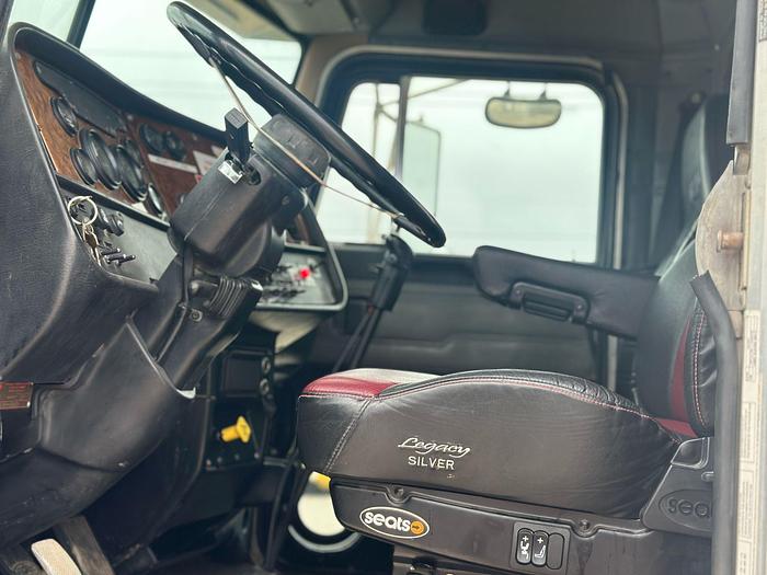 Used 2001 PETERBUILT 357 CRANE TRUCK