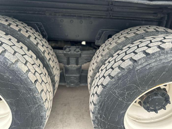 Used 2001 PETERBUILT 357 CRANE TRUCK