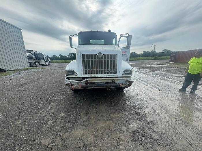 Used 1999 INTERNATIONAL 4,000 GALLON WATER TRUCK