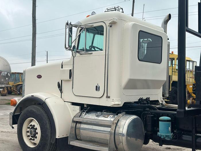 Used 2001 PETERBUILT 357 CRANE TRUCK