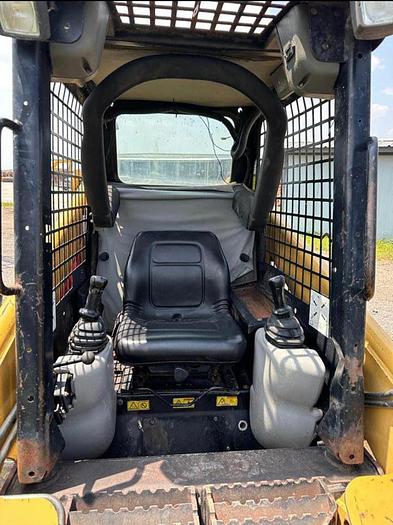 Used 2007 CAT 236B SKID LOADER
