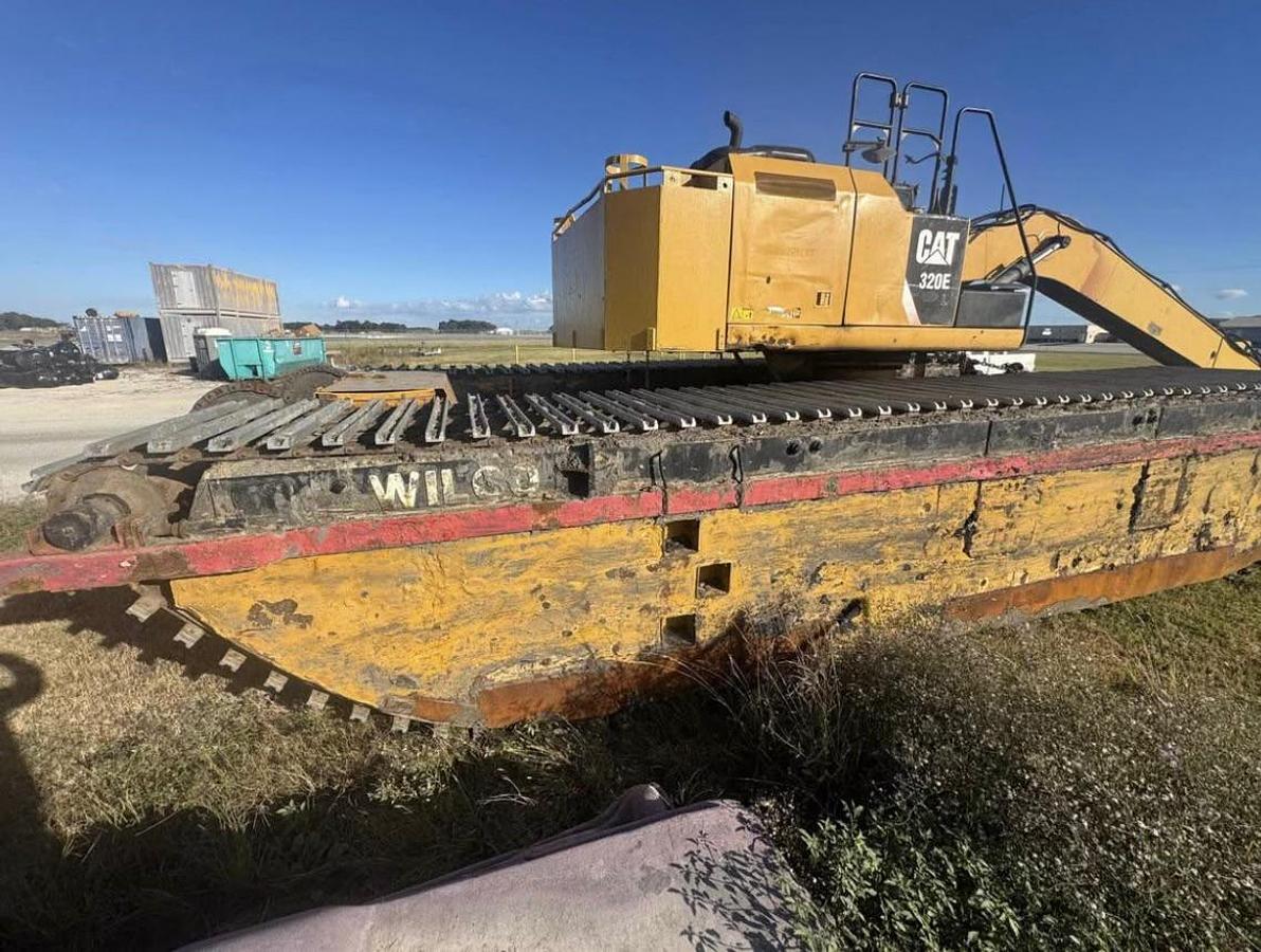 Used 213 CAT 320 EL PONTOON EXCAVATOR