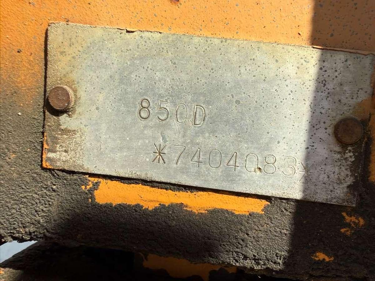 Used CASE 850D