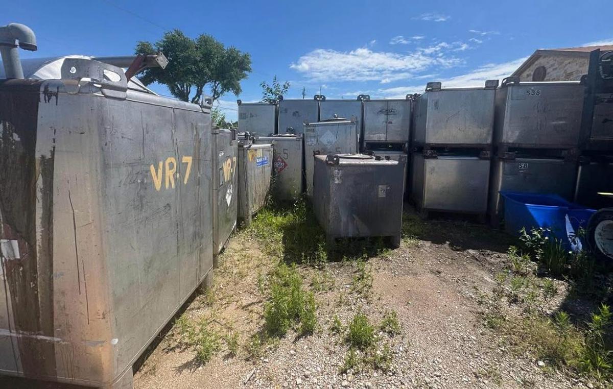 Used QTY 30 STAINLESS STEEL TANKS