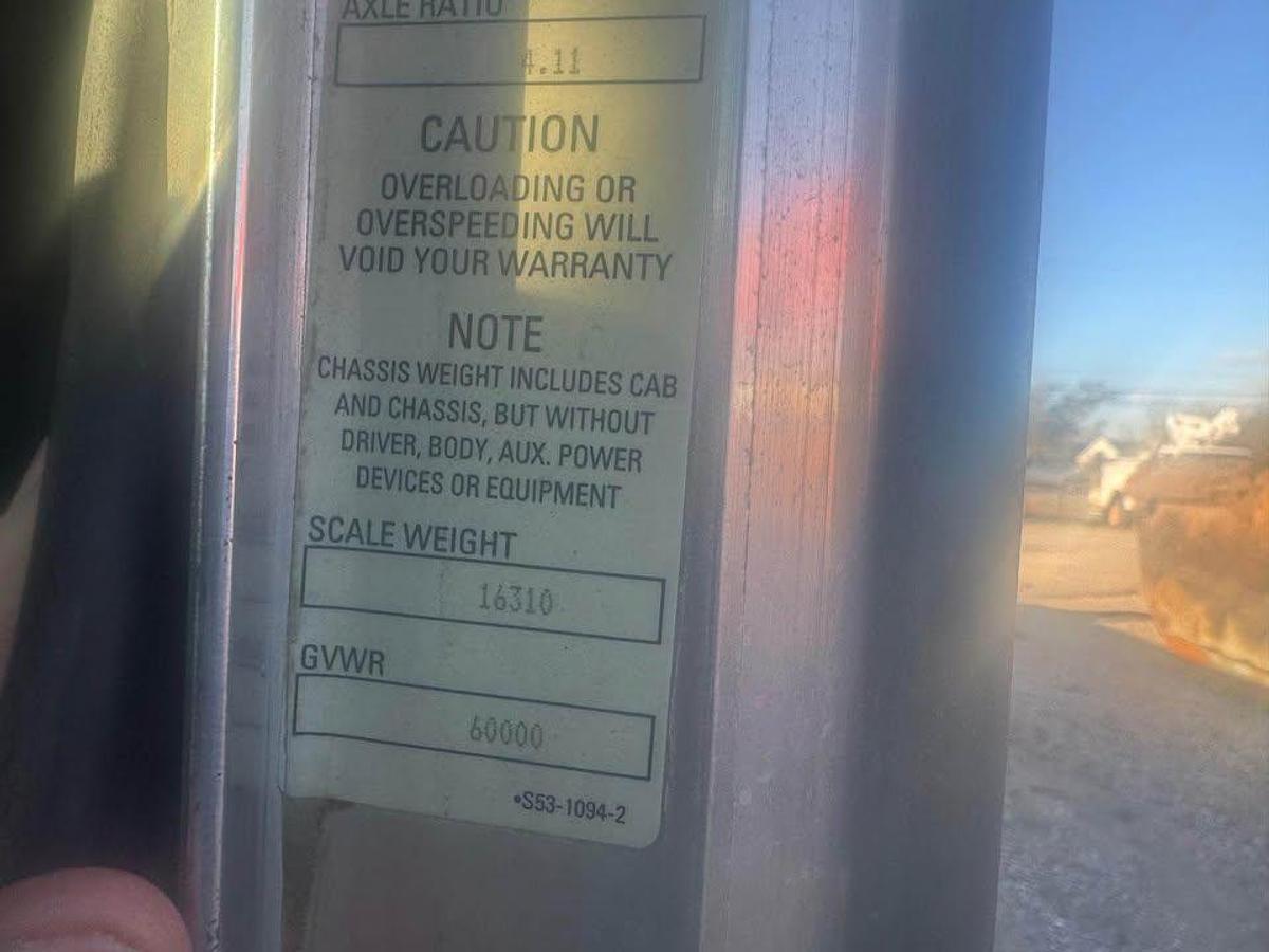 Used 2004 NATIONAL 800D SERIES BOOM TRUCK ON PETERBILT PB330