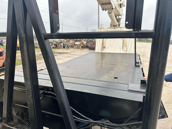 Used 2001 PETERBUILT 357 CRANE TRUCK