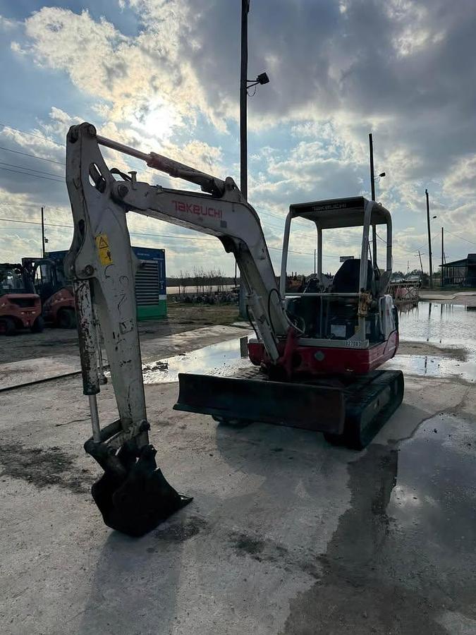 Used 2010 TAKEUCHI TB 235R