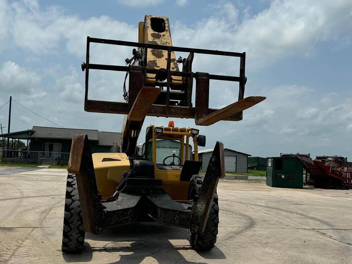 Used 2011 CAT TL 943 TELEHANDLER