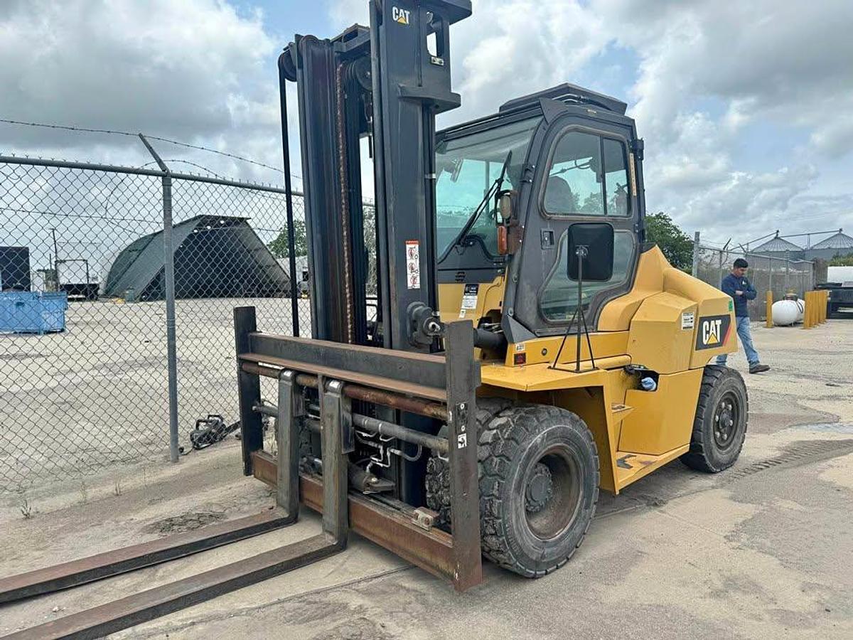 Used 2012 CAT FORKLIFTS