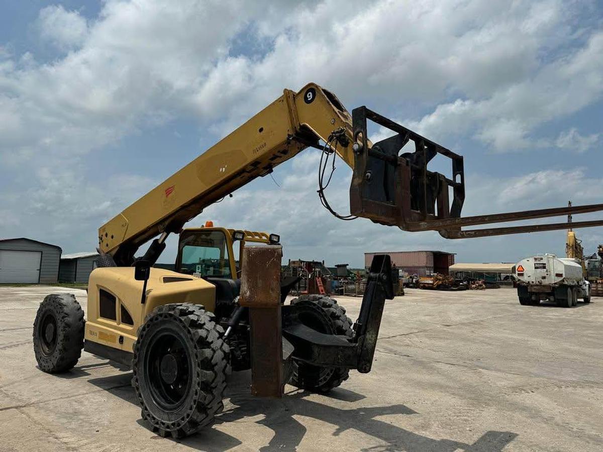 Used 2011 CAT TL 943 TELEHANDLER