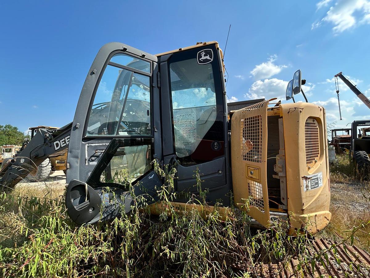 Used JOHN DEERE 135G