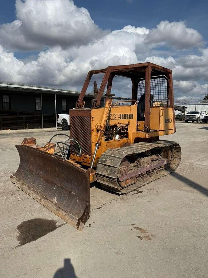 Used CASE 850D