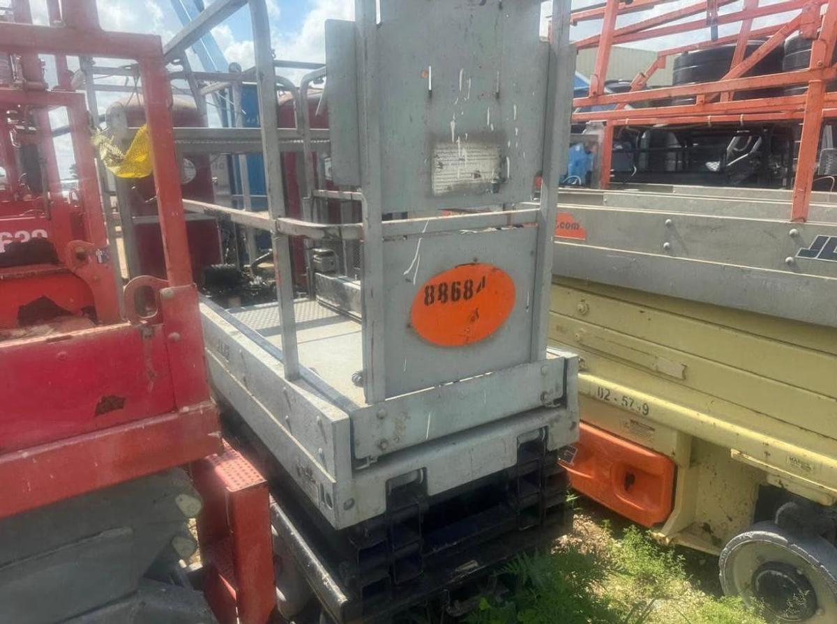 Used QTY OF 7 SCISSOR LIFTS