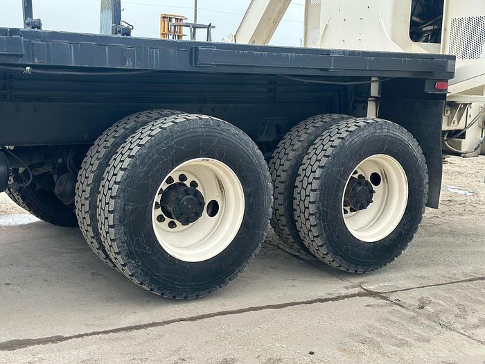 Used 2001 PETERBUILT 357 CRANE TRUCK