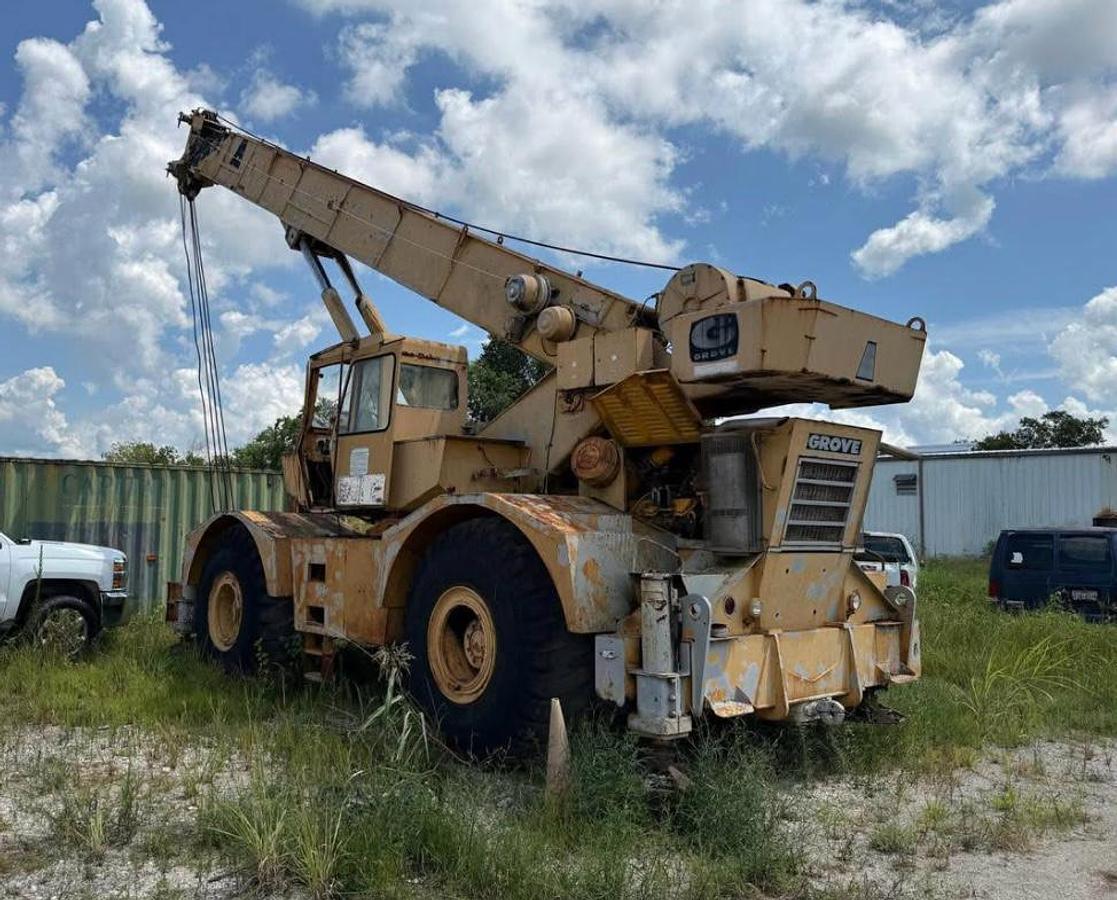 Used 1976 GROVE ROUGH TERRAIN CRANE