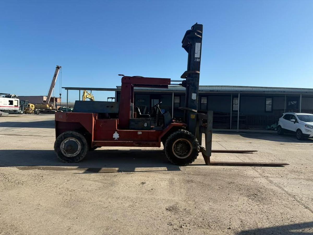 Used TAYLOR WPY-25-OF FORKLIFT