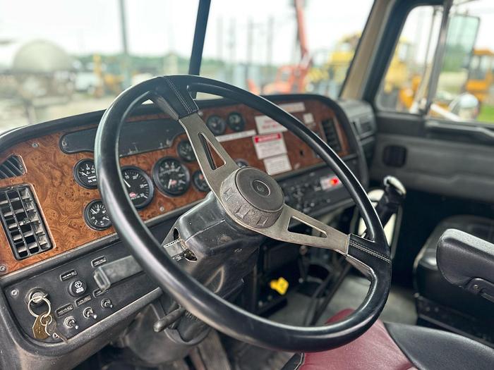 Used 2001 PETERBUILT 357 CRANE TRUCK