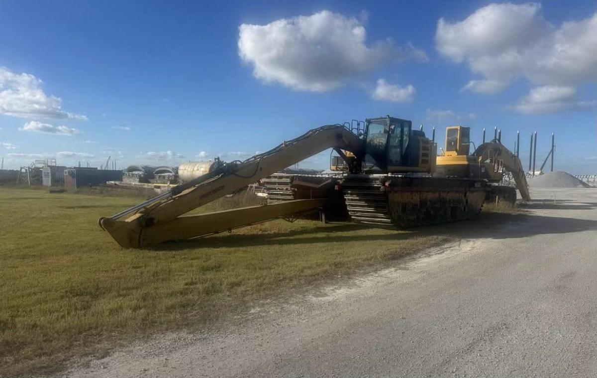 Used 213 CAT 320 EL PONTOON EXCAVATOR