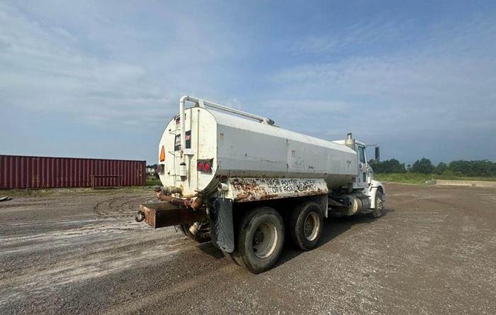 Used 1999 INTERNATIONAL 4,000 GALLON WATER TRUCK