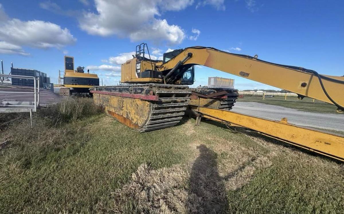 Used 213 CAT 320 EL PONTOON EXCAVATOR