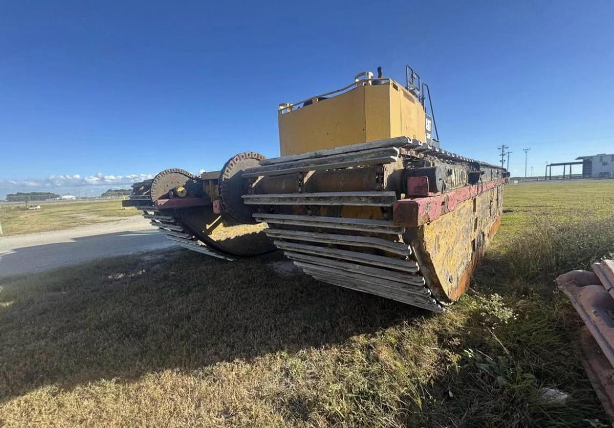 Used 213 CAT 320 EL PONTOON EXCAVATOR