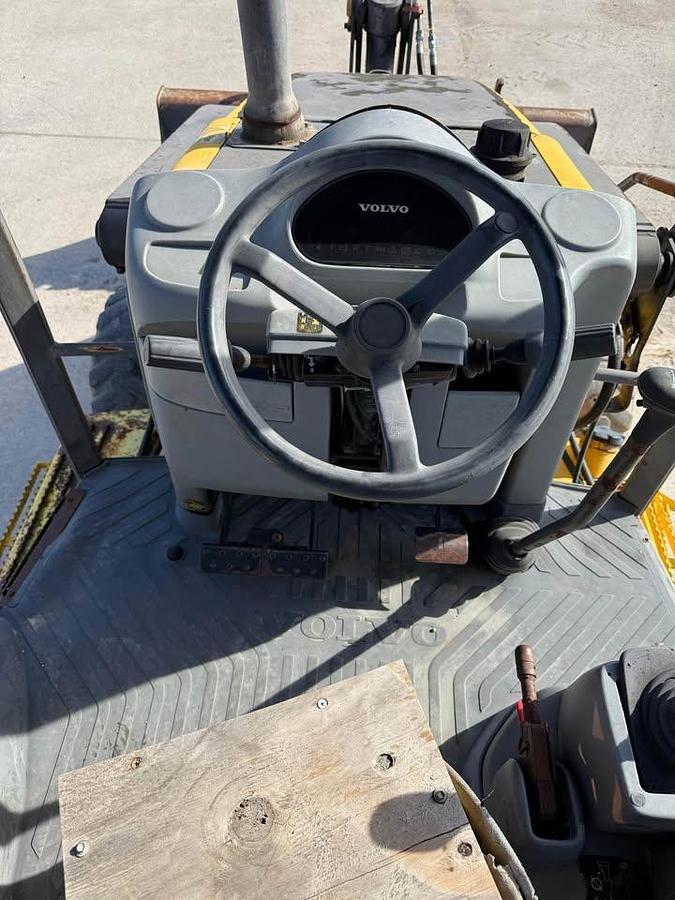 Used 2005 VOLVO BL60 BACKHOE