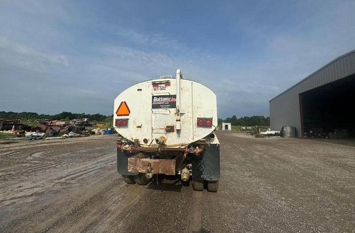 Used 1999 INTERNATIONAL 4,000 GALLON WATER TRUCK