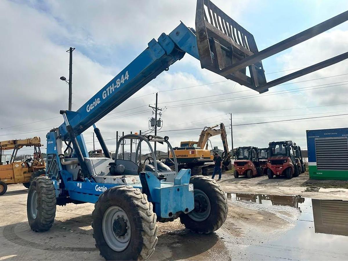 Used 2012 GENIE GTH 844