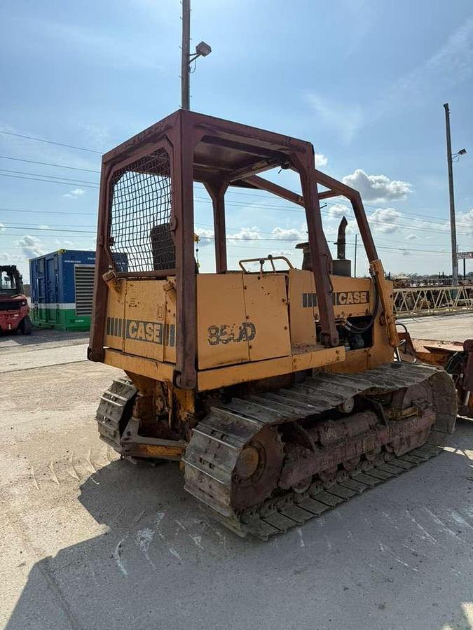 Used CASE 850D