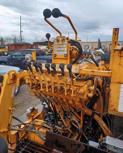 Used LEEBOY L8500T HIGH DECK ASPHALT PAVER