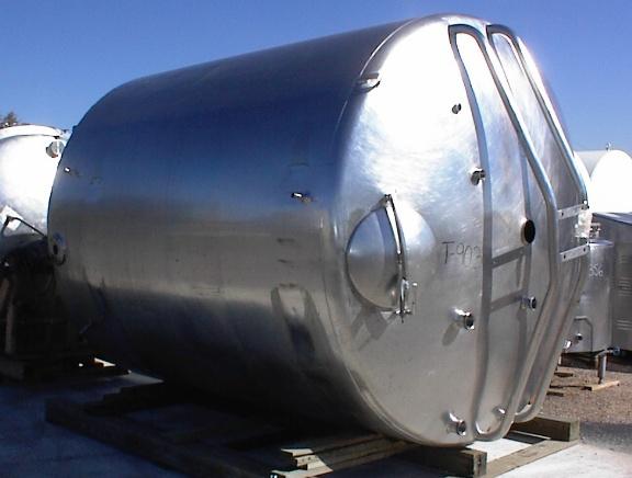 Used 3000 GALLON MIX TANK.  MUELLER