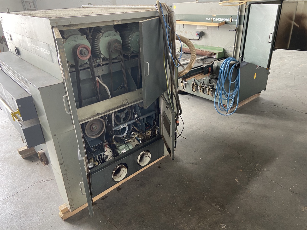 Usato Linea di levigatura calibratura superiore e inferiore, marca Sandingmaster da mm. 900 ( SCSO 3 1100 + SCSB3 900 )