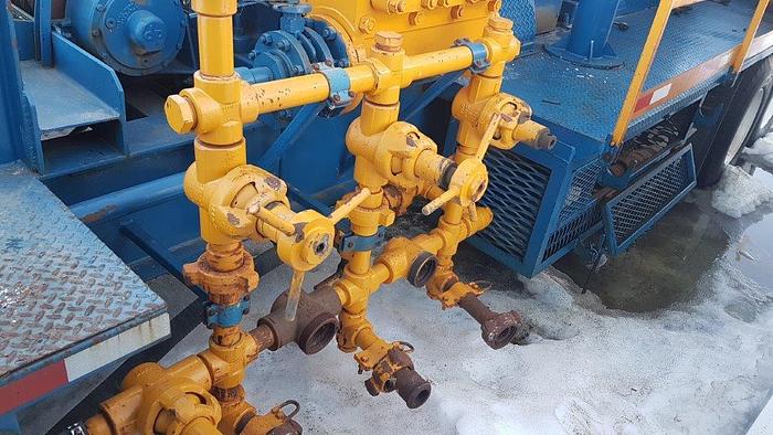 Used 1975 IDECO 4 Axle Carrier Style Oilfield Pump / Kill Truck