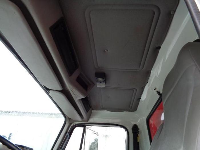 Used 2002 International 4900- Stock #: 8622