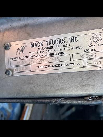 Refurbished 1997 RD 680 S Roll-off Mack E-7