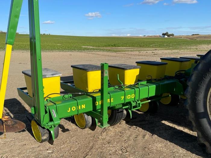 Used John Deere 7100 MaxEmerge