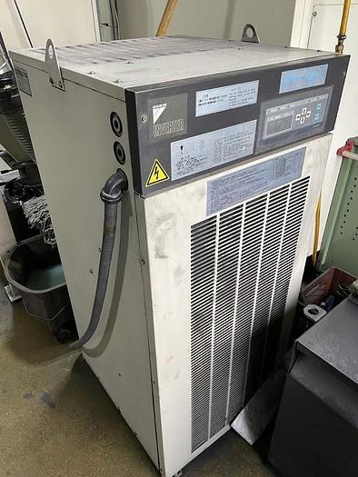 Used 2000 Makino SNC64 CNC Vertical Machining Center